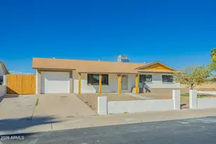 3802 W Mauna Loa Ln, Phoenix, AZ 85053 - Photo 2