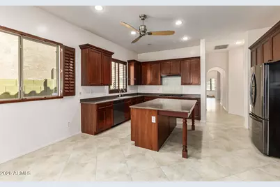 2416 W Kachina Trail, Phoenix, AZ 85041 - Photo 6