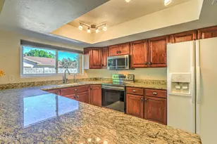 3136 W Tierra Buena Ln, Phoenix, AZ 85053 - Photo 2