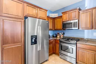 3932 E Melinda Dr, Phoenix, AZ 85050 - Photo 6