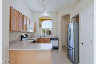 9718 W Mountain View Road, Peoria, AZ 85345 - Photo 8