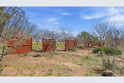 6033 S Apache Rose Trail, Hereford, AZ 85615 - Photo 10