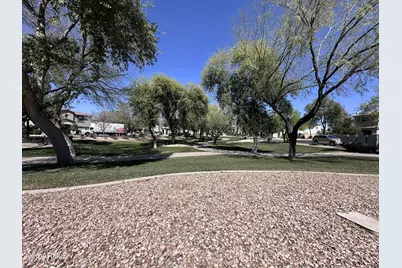 17187 N 185th Drive, Surprise, AZ 85374 - Photo 16