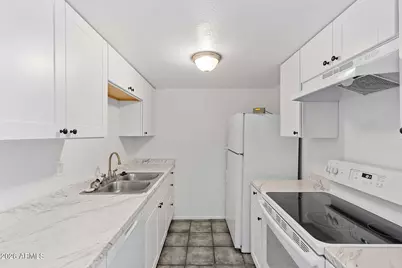 5202 N 42nd Lane, Phoenix, AZ 85019 - Photo 2