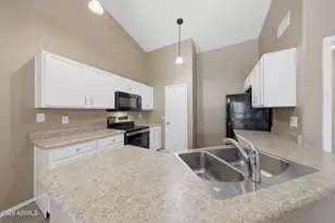 16011 N 35th Dr, Phoenix, AZ 85053 - Photo 10