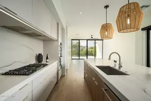 1729 E Winchcomb Dr, Phoenix, AZ 85022 - Photo 10