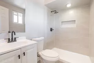 4230 N 49th Dr, Phoenix, AZ 85031 - Photo 16