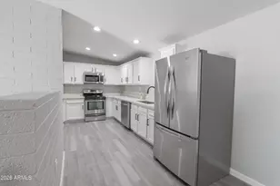 4230 N 49th Dr, Phoenix, AZ 85031 - Photo 14