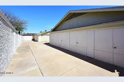 2808 E Lupine Avenue E, Phoenix, AZ 85028 - Photo 32