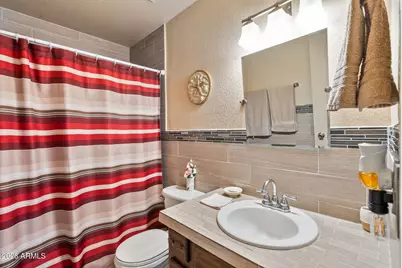 7555 N 47th Lane, Glendale, AZ 85301 - Photo 10