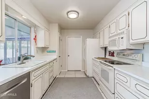 10441 W Burns Dr, Sun City, AZ 85351 - Photo 6