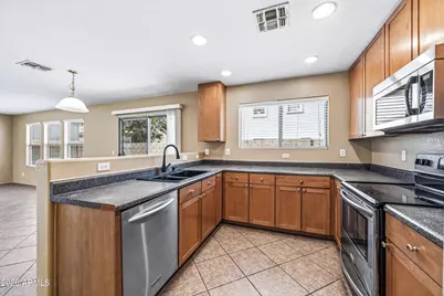 9515 W Monte Vista Road, Phoenix, AZ 85037 - Photo 10