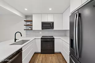 3416 N 44th St, Phoenix, AZ 85018 - Photo 1