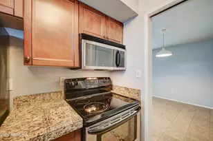 4204 N 38th St, Phoenix, AZ 85018 - Photo 8