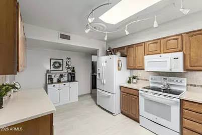 9227 W Meadow Hills Drive, Sun City, AZ 85351 - Photo 8
