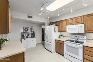 9227 W Meadow Hills Dr, Sun City, AZ 85351 - Photo 8