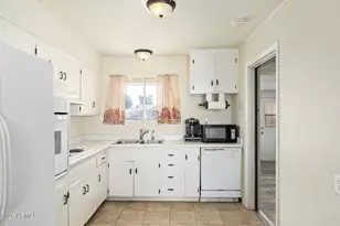 11035 W Oakmont Dr, Sun City, AZ 85351 - Photo 12