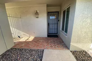 2416 W Caribbean Ln, Phoenix, AZ 85023 - Photo 2