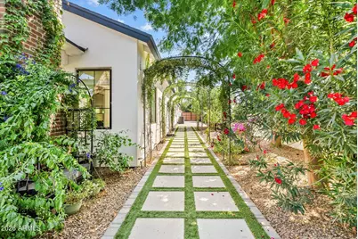 3216 E Weldon Avenue, Phoenix, AZ 85018 - Photo 52