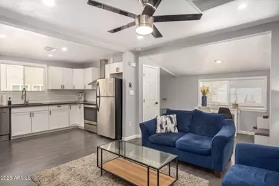 8915 N 9th Place, Phoenix, AZ 85020 - Photo 1