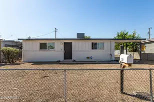 2301 E Lynne Ln, Phoenix, AZ 85042 - Photo 2