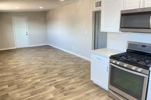 2301 E Lynne Ln, Phoenix, AZ 85042 - Photo 8