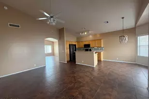 8136 W Laurel Ln, Peoria, AZ 85345 - Photo 12