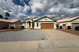 8136 W Laurel Ln, Peoria, AZ 85345 - Photo 2