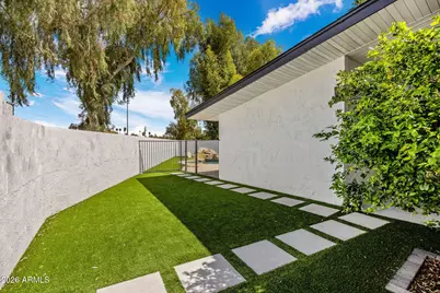 517 W Coral Gables Drive, Phoenix, AZ 85023 - Photo 4