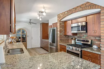 517 W Coral Gables Drive, Phoenix, AZ 85023 - Photo 12