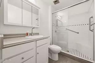 10604 W Saratoga Cir, Sun City, AZ 85351 - Photo 28