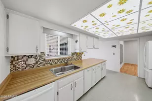 10604 W Saratoga Cir, Sun City, AZ 85351 - Photo 2