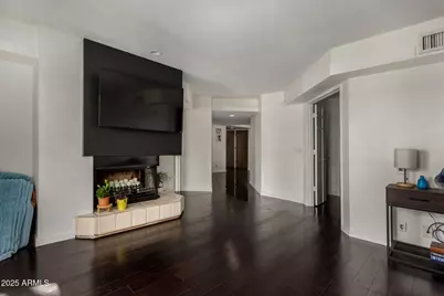 5035 N 10th Place #204, Phoenix, AZ 85014 - Photo 2