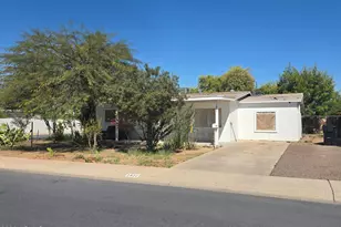 1822 W Lynne Ln, Phoenix, AZ 85041 - Photo 2