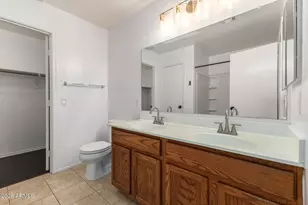 10683 N 70th Ave, Peoria, AZ 85345 - Photo 12