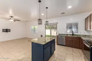 10683 N 70th Ave, Peoria, AZ 85345 - Photo 8