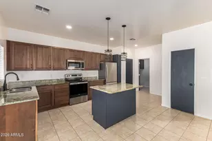 10683 N 70th Ave, Peoria, AZ 85345 - Photo 6