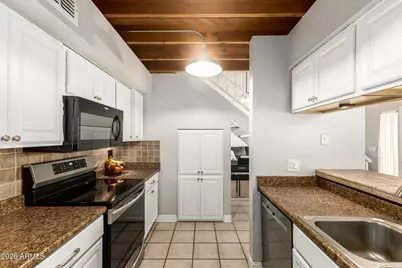 842 E Manor Drive, Chandler, AZ 85225 - Photo 2