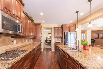 747 E Charlevoix Avenue, Gilbert, AZ 85297 - Photo 10