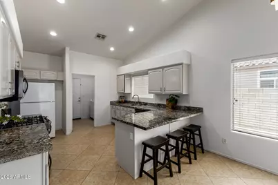 1322 E Harwell Road, Phoenix, AZ 85042 - Photo 8