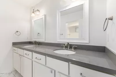 8531 E Clarendon Avenue, Scottsdale, AZ 85251 - Photo 12