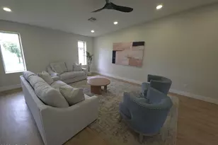 116 E Helena Dr, Phoenix, AZ 85022 - Photo 10