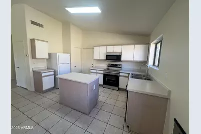 15204 W Honeysuckle Lane, Surprise, AZ 85374 - Photo 10