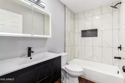 3810 N Maryvale Parkway #2020, Phoenix, AZ 85031 - Photo 16