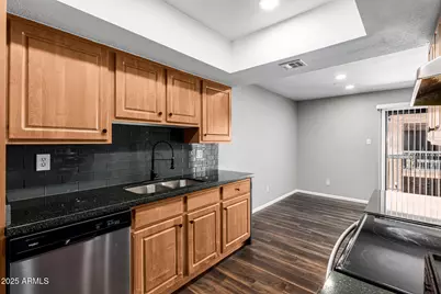 3810 N Maryvale Parkway #2020, Phoenix, AZ 85031 - Photo 8