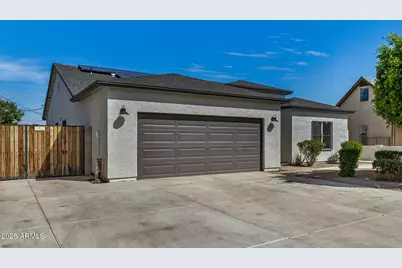 210 W Sunland Avenue, Phoenix, AZ 85041 - Photo 1