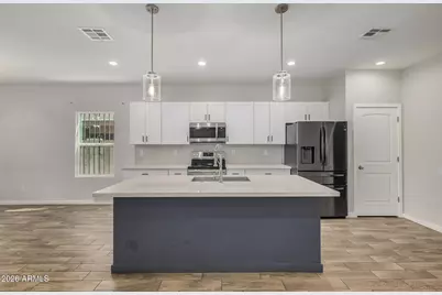 210 W Sunland Avenue, Phoenix, AZ 85041 - Photo 10