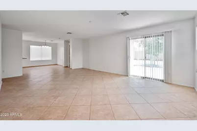 6723 S 31st Drive, Phoenix, AZ 85041 - Photo 2