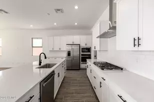 15769 W Desert Hollow Dr, Surprise, AZ 85387 - Photo 8