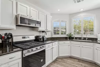 21610 N 44th Place, Phoenix, AZ 85050 - Photo 14